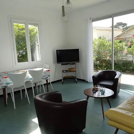 Villa 4 Faces Proche Plage, Clim, Jardin, - Fr-1-833-8