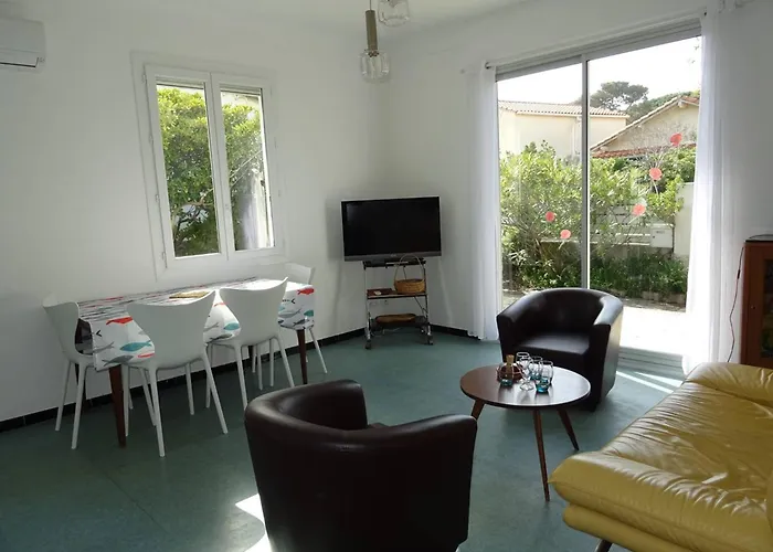 Villa 4 Faces Proche Plage, Clim, Jardin, - Fr-1-833-8